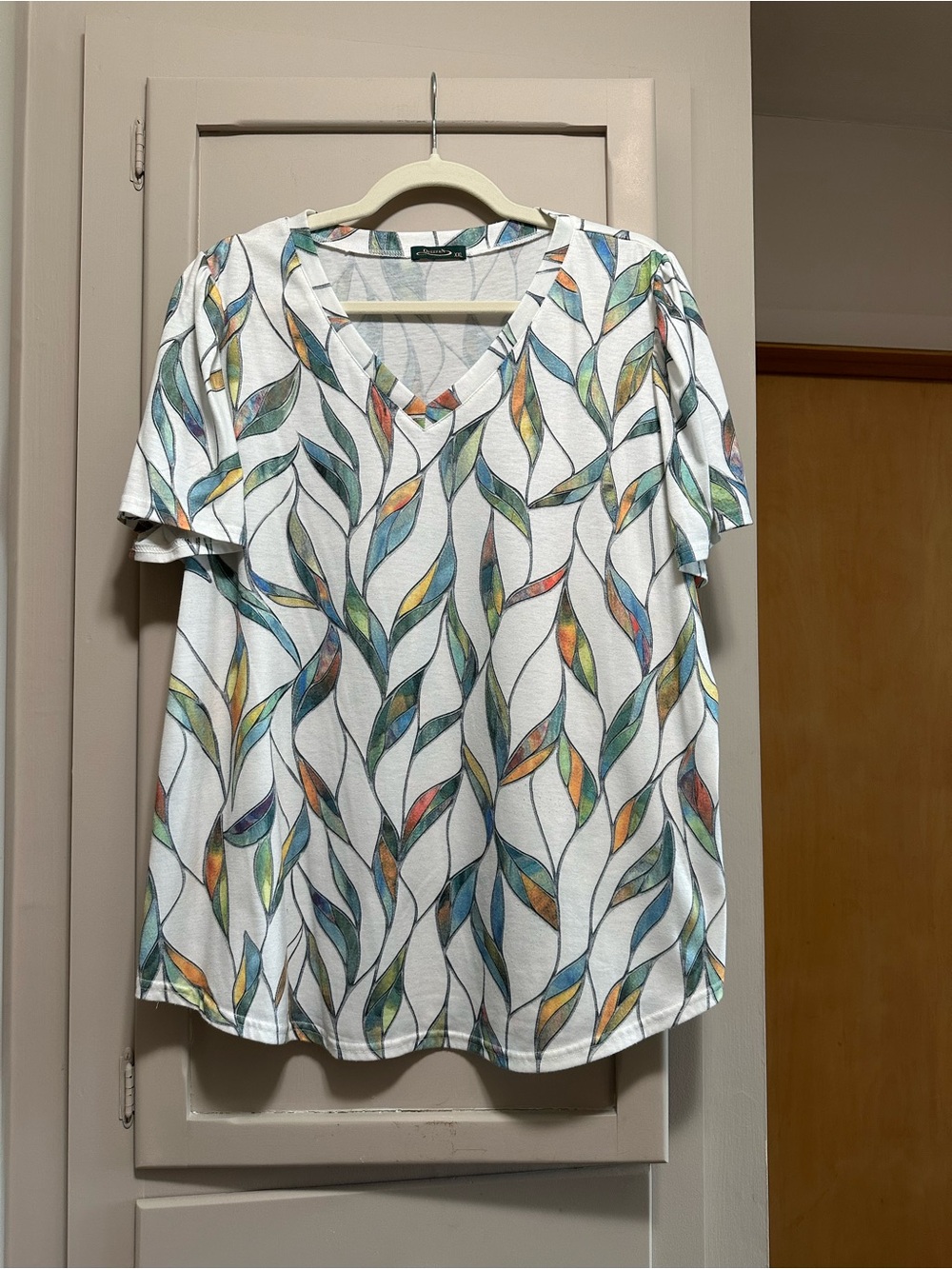 Amazon White V-Neck Short Sleeve Top with Multicolor Leaf Print